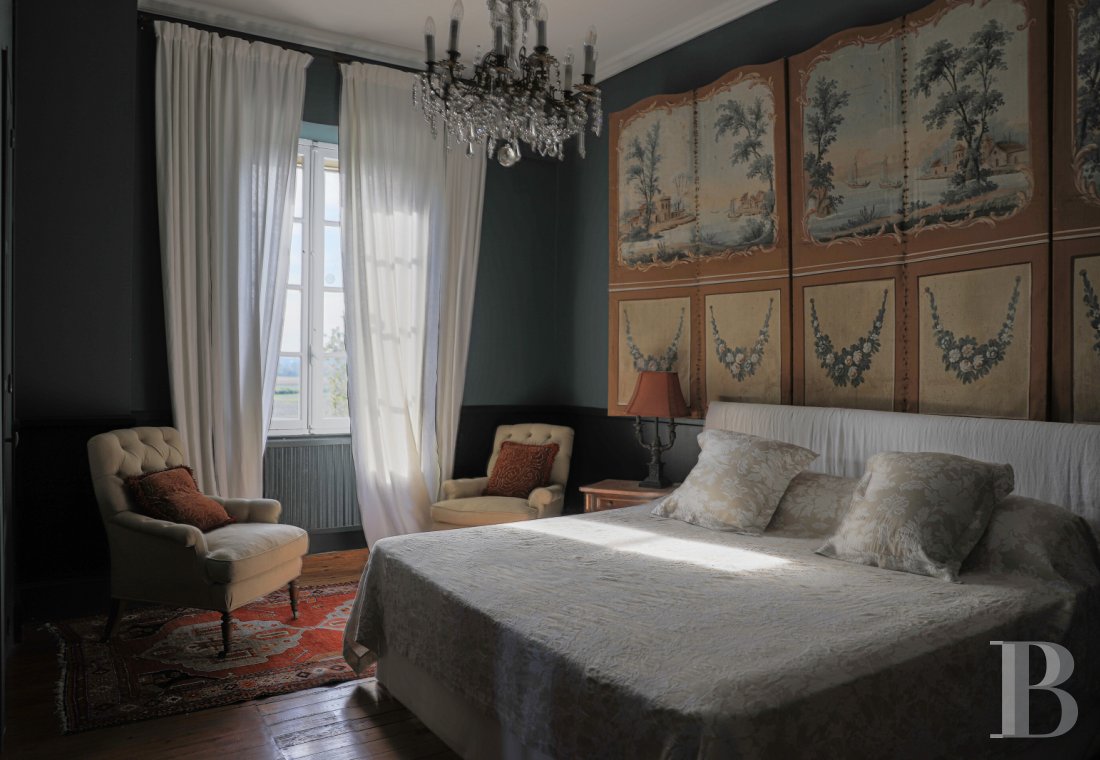 An 18th century chateau surrounded by trees and hills in the Lot valley - photo  n°26